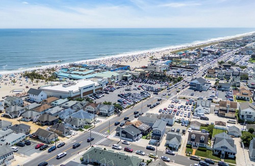 Point Pleasant Beach Casa | ARN25L - 1st Floor 2BR 1 bath within a block to it all - Pets OK, 4 Tags by Shore Points Vacations