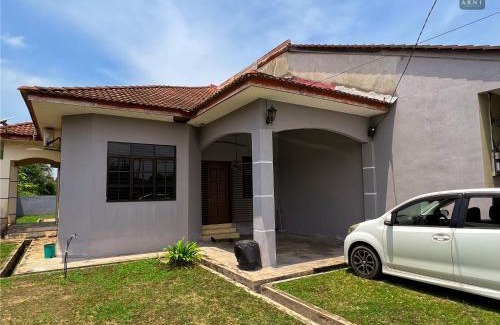 Kampung Jaya Casa | Arni Homestay - Mak Chili