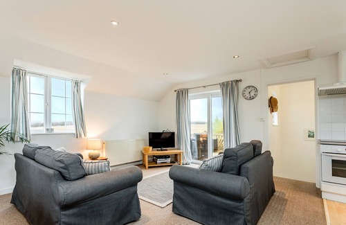 Treyarnon Cabaña | Arnold Cottage is a perfect hideaway for couples, families, or small groups looking to unwind