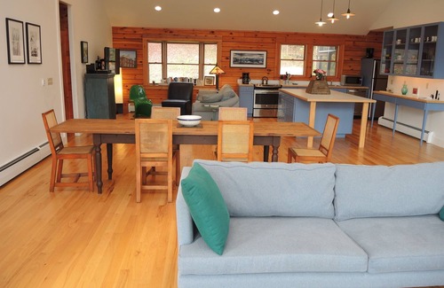 Oneonta Casa | Arnoldson House - Dramatic rolling hill views, modern, spacious great room