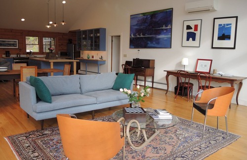 Oneonta Casa | Arnoldson House - Dramatic rolling hill views, modern, spacious great room