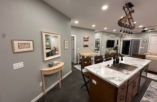 Arnolds Park Casa | ArnoldsPkHouses:Firepits,FamFriendly,Sleep16