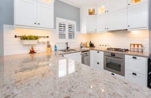 McCracken Casa | Aroha Cottage Pet friendly, Wifi