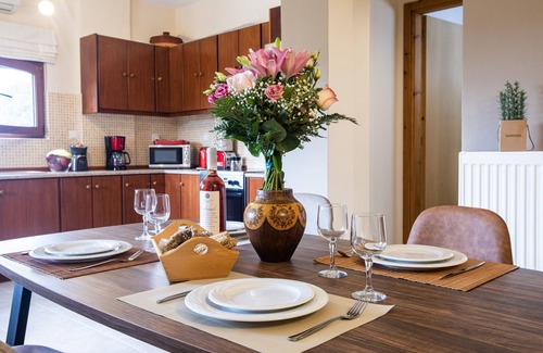 Asteri Casa | Aromato-kipos casa para 4 personas, pueblo de Asteri.