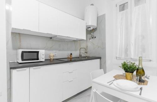 Zona Padova Apartamento | ARQ16 - Duomo-Loreto - Central - Modern