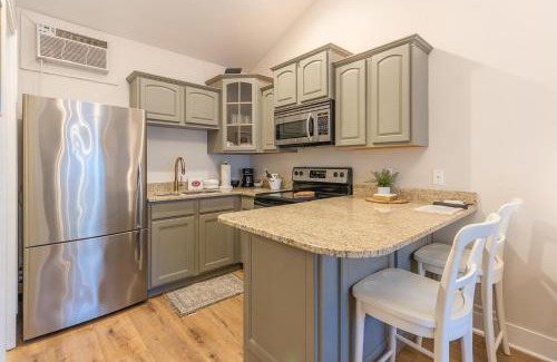Saugatuck Casa | Arrowhead #4 - Walking distance to downtown Saugatuck, Updated studio