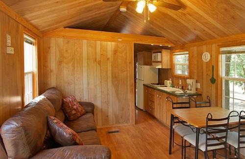 Marquette County Complejo | Arrowhead Camping Resort Deluxe Cabin 4
