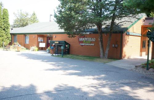 Marquette County Complejo | Arrowhead Camping Resort Park Model 10
