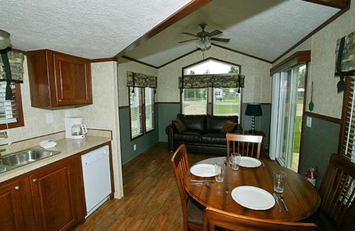 Marquette County Complejo | Arrowhead Camping Resort Cottage 11