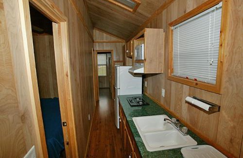 Marquette County Complejo | Arrowhead Camping Resort Deluxe Cabin 14