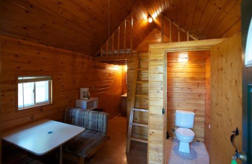Marquette County Complejo | Arrowhead Camping Resort Loft Cabin 22