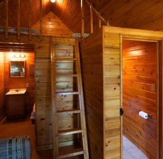 Marquette County Complejo | Arrowhead Camping Resort Loft Cabin 22