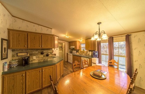 Jay Casa | Arrowhead Hideaway, waterfront house with a View.