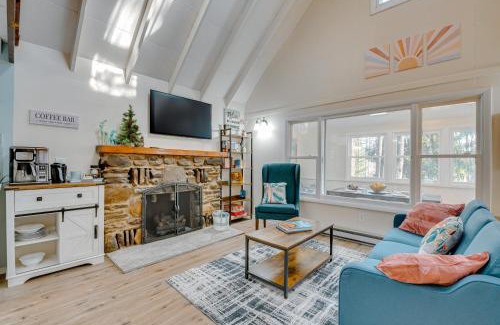 Pocono Lake Casa | Arrowhead Lake Access Cabin with Resort Amenities