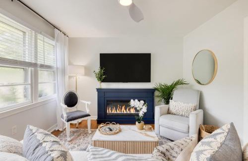 Old Village Casa | Arsenal Buyout by AvantStay 2 Homes Near Sullivan’s Island w Outdoor Dining