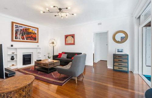 Bellevue Hill Apartamento | Art-Deco Gem in Midlothian Opposite Beach