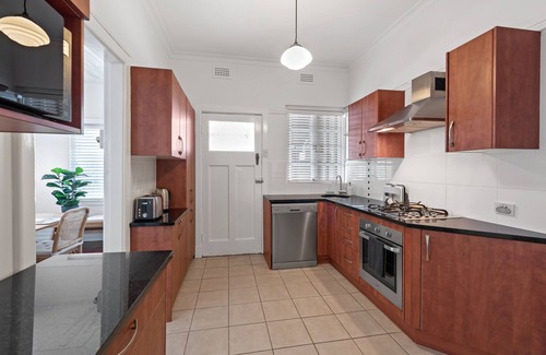Clayfield Apartamento | Art Deco in Ascot! ~ 2Bed / 1Bath / 1Car