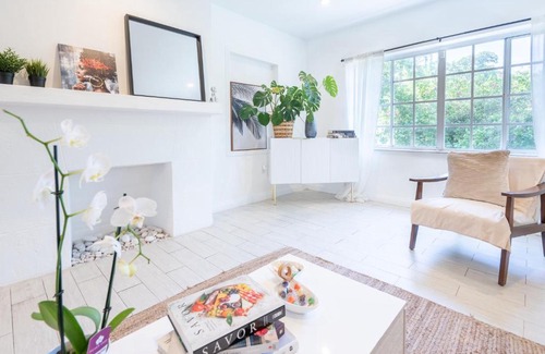 Buena Vista Villa | Art Deco Villa Heated Pool Jacuzzi Very Private house on a quite street close to Design District 10 minutes from the Beach -