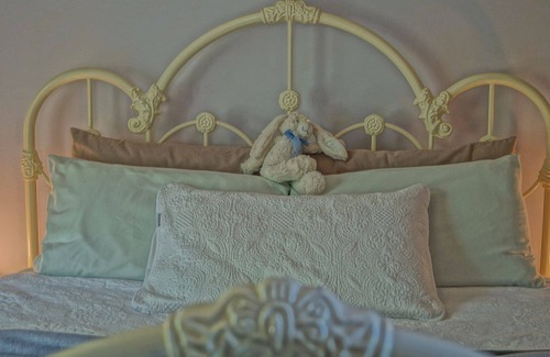 Beechworth Cabaña | Art Escape is a very private cottage perfect for a couple
