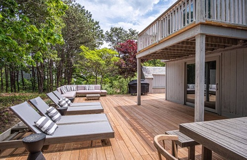 Oak Bluffs Casa | ARTE DE PLAYA LLENADO POR ARTE EN LA COMUNIDAD PRIVADA DE WATERVIEW DE WATERVIEW!