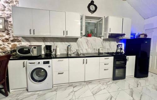 Pagi Casa | Art House Pagoi Sleeps 6 Parking 5 min to Beach