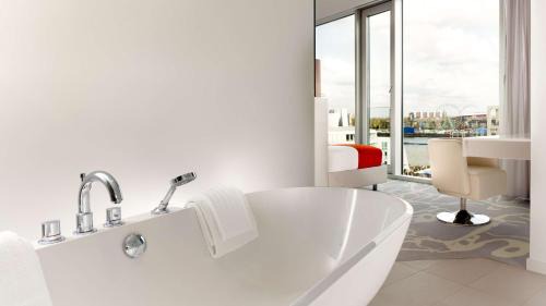 Altstadt-Sued Hotel | art'otel cologne, Powered by Radisson Hotels
