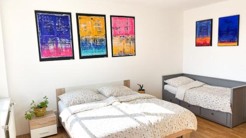 Ceske Budejovice Apartamento | ART room with rooftop prosecco picnic or breakfast
