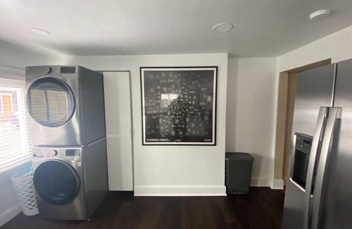 Windsor Park Casa | Art | Stainless | Hardwood | Granite | Walkable