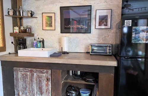 Ashfield Apartamento | Estudio de arte: 1 dormitorio / 1 baño en la cochera histórica
