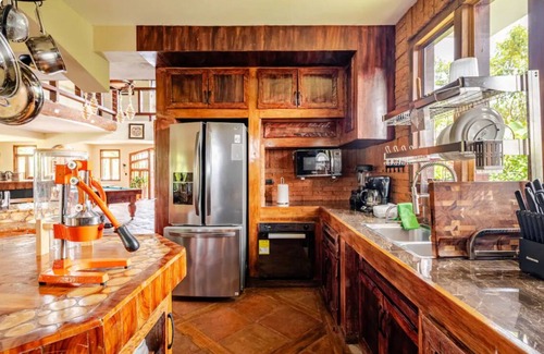 Quimbaya Chalet De Esquí | Art Tropical Retreat for Relaxation, Barbecue, and Quality Family Time!"