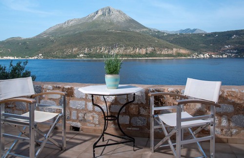 Karavostasi Apartamento | Artemis -Traditional stone built studio apartment