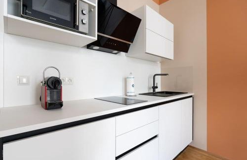 Neulerchenfeld Apartamento | Artful 1BR Suite, City Nearby by HM