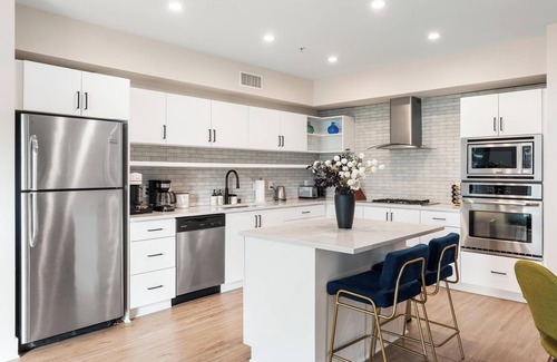Ocean Park Apartamento | Artful 2BR Escape Near Local Dining & Shopping