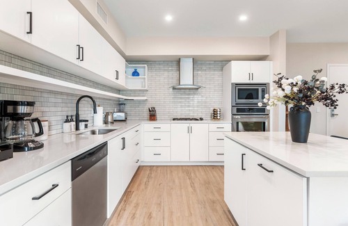 Ocean Park Apartamento | Artful 2BR Escape Near Local Dining & Shopping