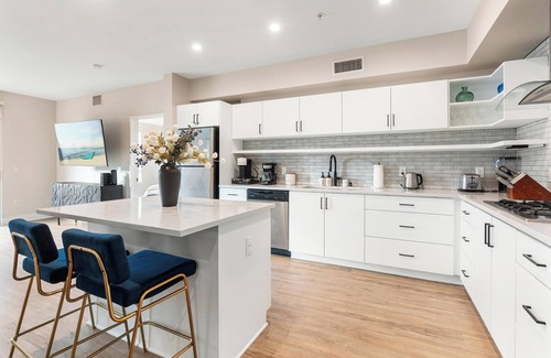 Ocean Park Apartamento | Artful 2BR Escape Near Local Dining & Shopping