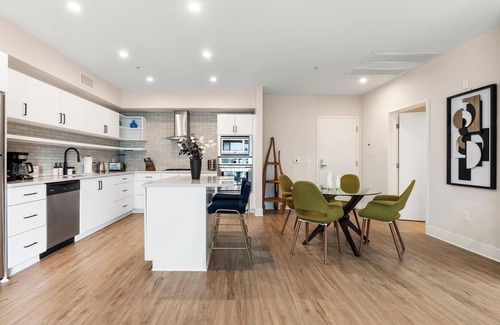 Ocean Park Apartamento | Artful 2BR Escape Near Local Dining & Shopping