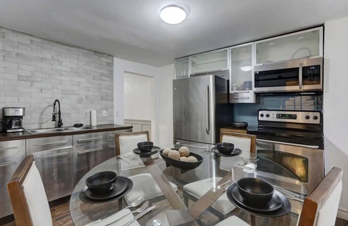 Sainte-Marie Apartamento | Artful 3BR in the heart of Downtown Montreal