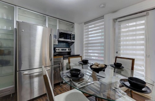 Sainte-Marie Apartamento | Artful 3BR in the heart of Downtown Montreal