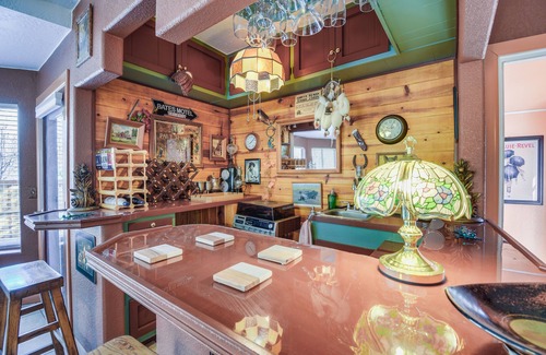 Cottonwood Cabaña | Artfully Decorated Cottonwood Home: Pets Welcome!