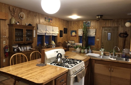 Amherst Casa | Artha Bed and Breakfast