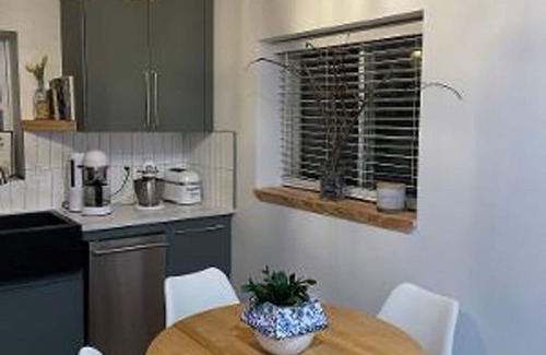 Oak Cliff Casa | Arthouse- Bishop Arts - Beautiful house in historical Winnetka neighborhood.