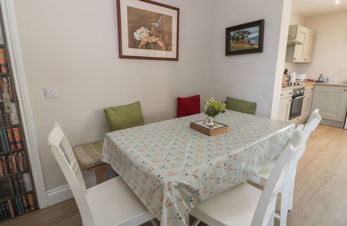 Bankend Cabaña | ARTHUR'S COTTAGE, pet friendly, with a garden in Southerness