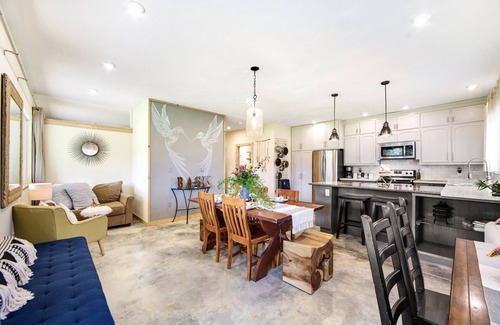Sebastopol Casa | Artisan Boho, Equine Too, Farm Fresh Eggs, Spa, Vino & Views!