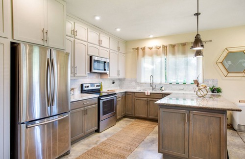 Sebastopol Casa | Artisan Boho, Equine Too, Farm Fresh Eggs, Spa, Vino & Views!
