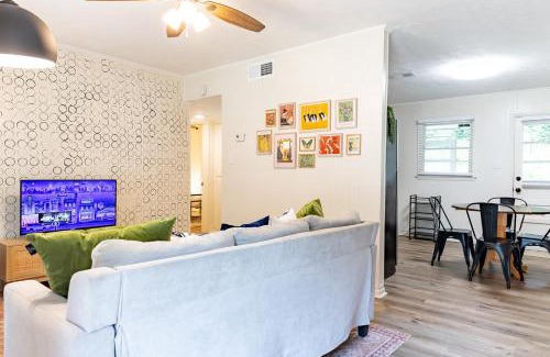 Covington Apartamento | Artist's Bungalow - 1/2 mi from Covington Square