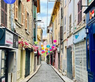 Antibes Old Town Apartamento | Artistic Antibes Apartment