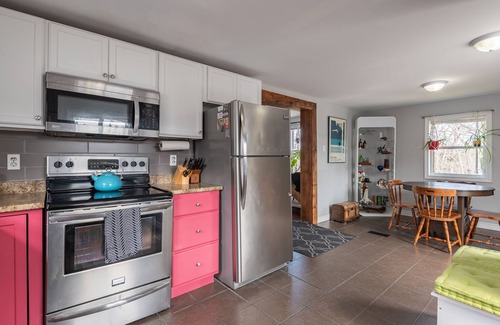 Newport Landing Casa | Artistic Getaway Near Halifax | King Bed, Spacious Deck & Fire Pit