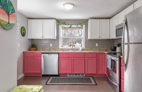 Newport Landing Casa | Artistic Getaway Near Halifax | King Bed, Spacious Deck & Fire Pit