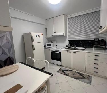 Vouliagmeni Apartamento | Artistic & cozy ! Just 5' to seaside