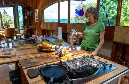 Tajo Alto Otro | Artistic House ; Peaceful place in the Mountains. Close to Miramar, Puntarenas